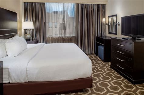 HILTON ST. LOUIS AIRPORT $126 ($̶1̶6̶4̶) .